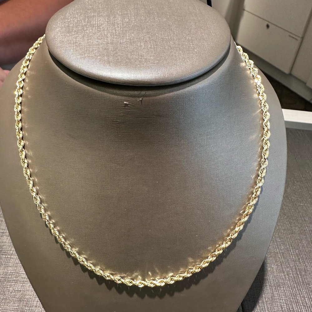 24in 3.0-3.1mm solid rope yellow gold 10k chain - Picture 2 of 3
